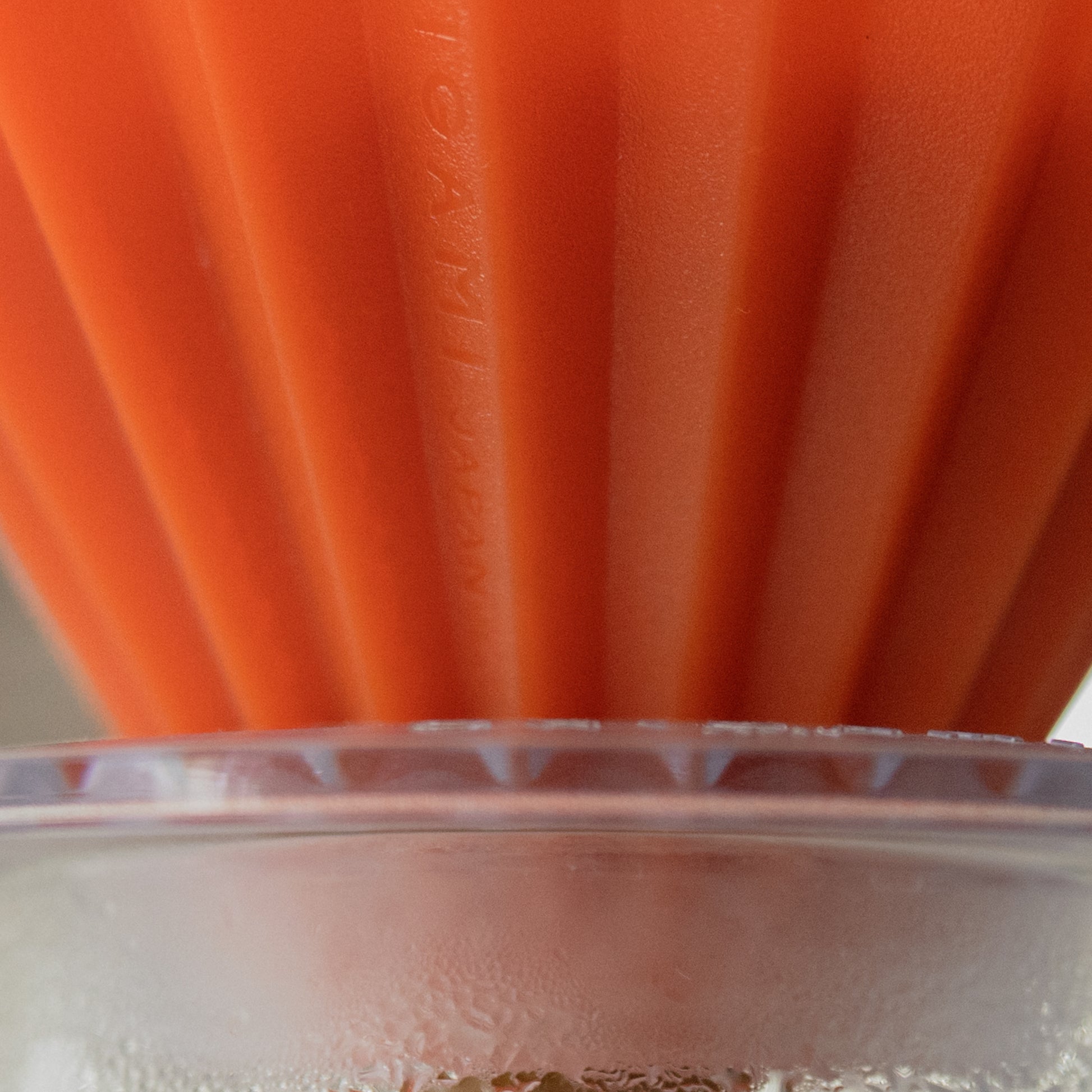 gravure origami japan sur le côté du dripper orange
